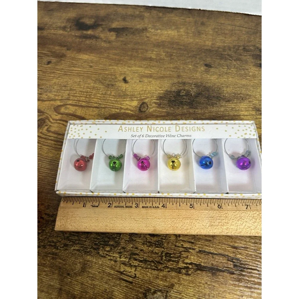 Boston Warehouse add festive